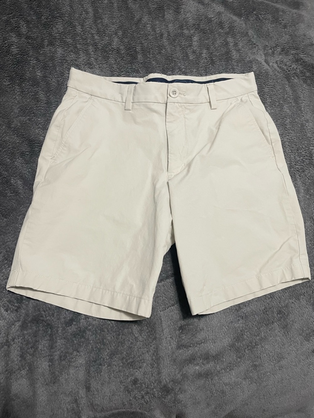 Vineyard Vines Men's Performance Cream 8” inseam Shorts